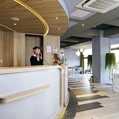Adagio Centre 4*