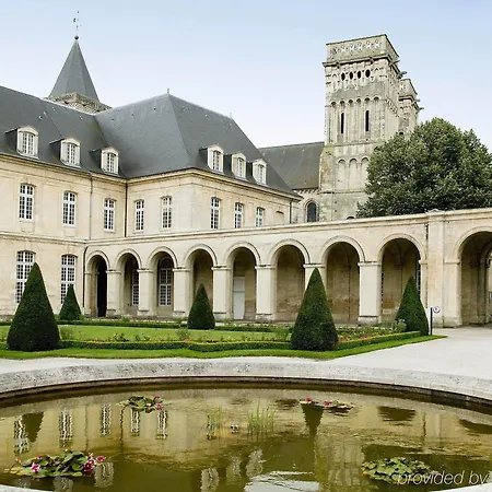 Adagio Centre Aparthotel 4*