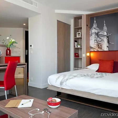 Adagio Centre Aparthotel 4*
