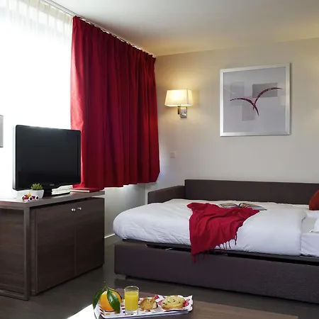 Adagio Centre Aparthotel 4*